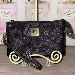 Stone Mountain Accessories Black Paisley Wristlet